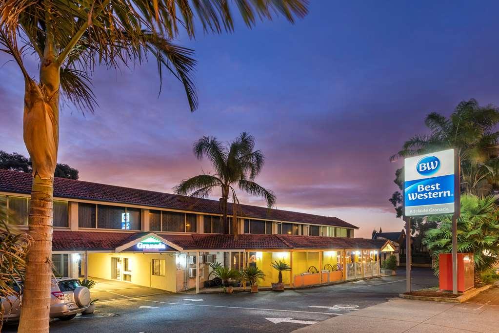 Adelaide Granada Motor Inn Екстер'єр фото