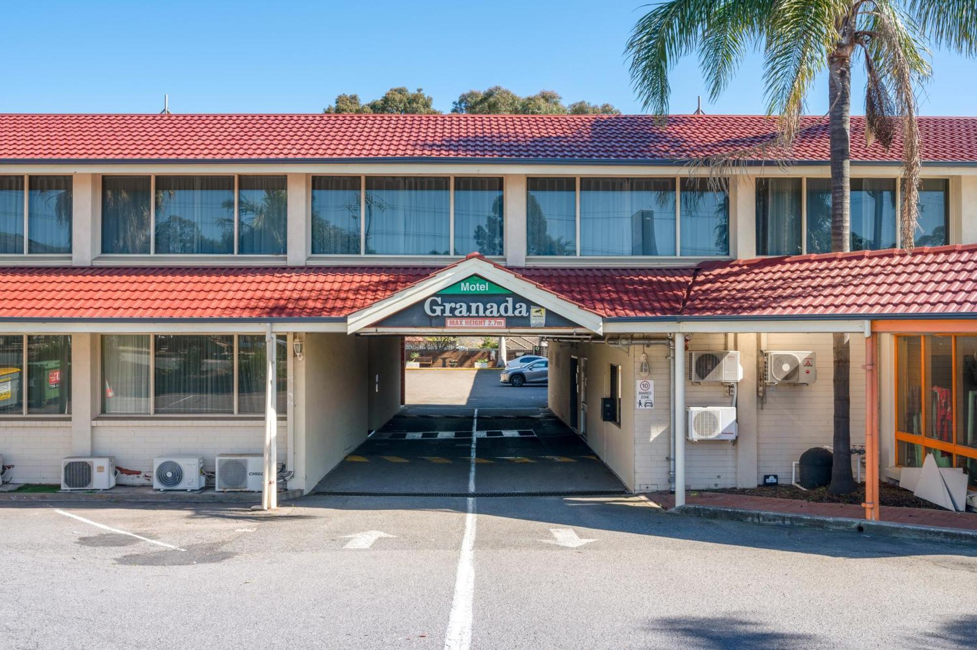 Adelaide Granada Motor Inn Екстер'єр фото