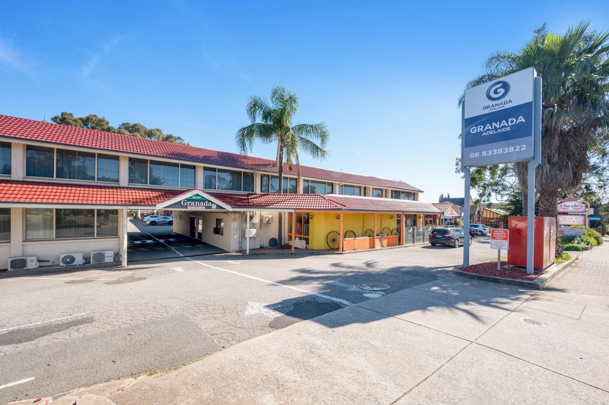 Adelaide Granada Motor Inn Екстер'єр фото