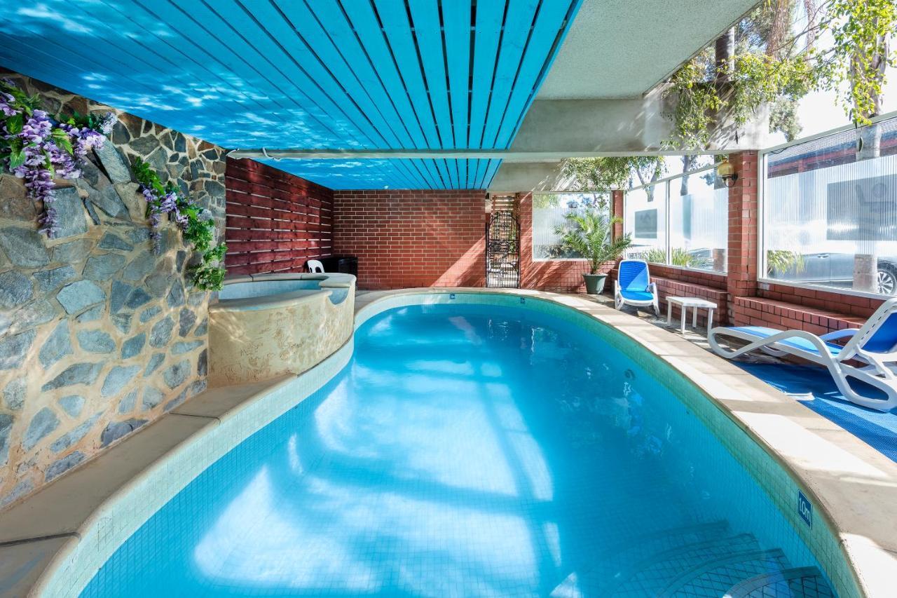 Adelaide Granada Motor Inn Екстер'єр фото